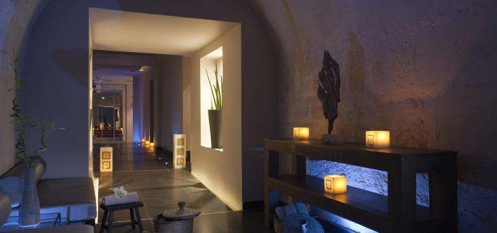 Try a signature massage with foot reflexology at Spa 28